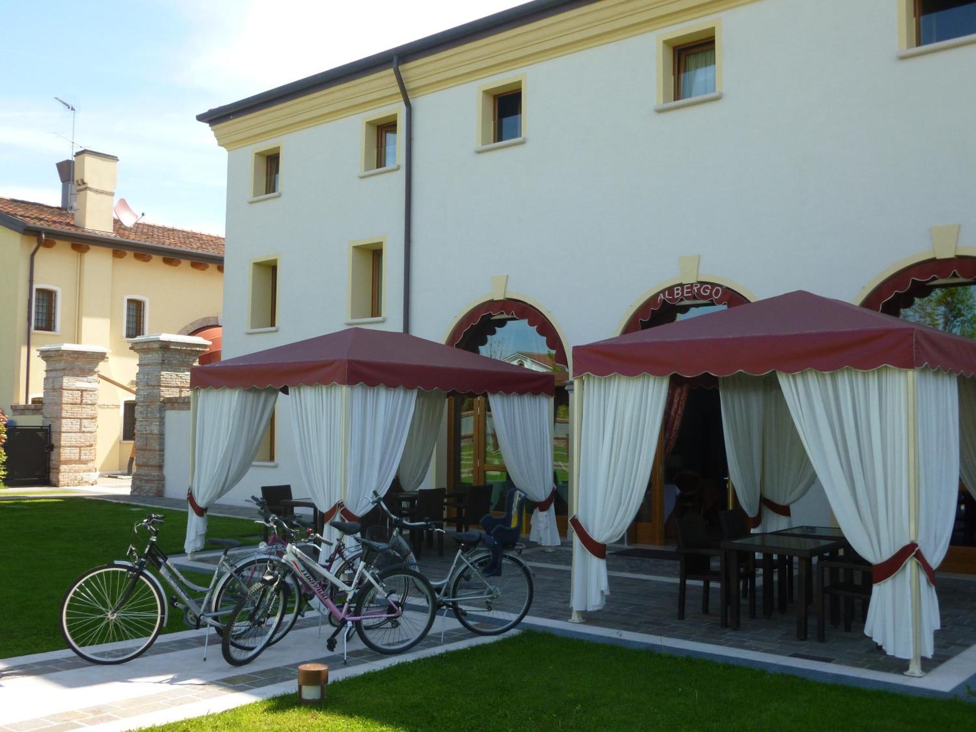 Albergo Antica Corte Marchesini Campagna Lupia Ngoại thất bức ảnh