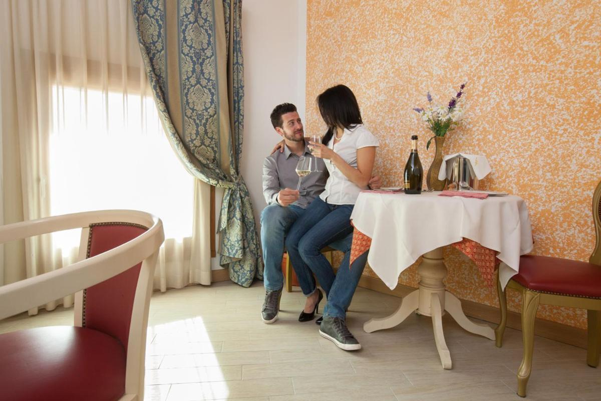 Albergo Antica Corte Marchesini Campagna Lupia Ngoại thất bức ảnh