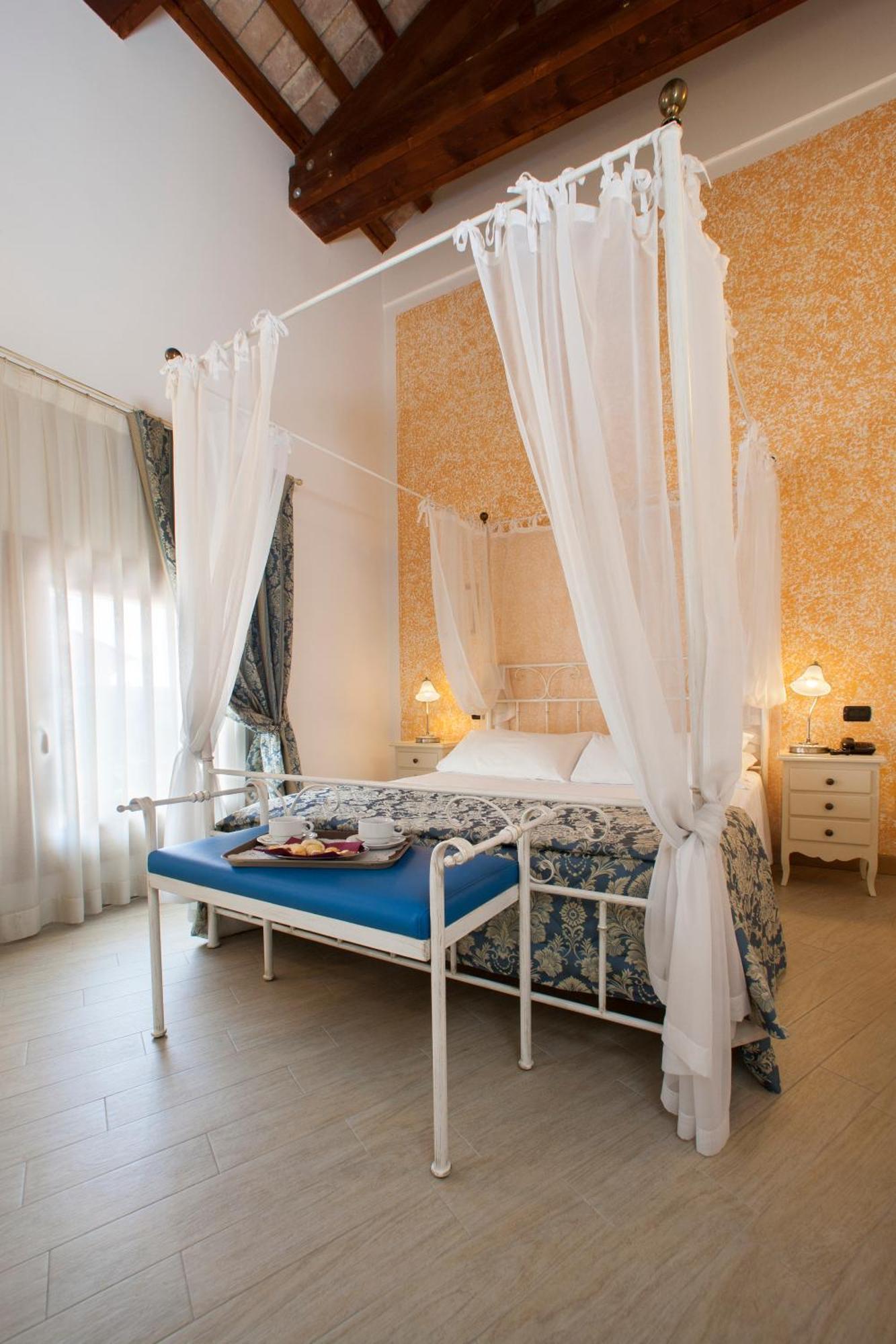 Albergo Antica Corte Marchesini Campagna Lupia Ngoại thất bức ảnh