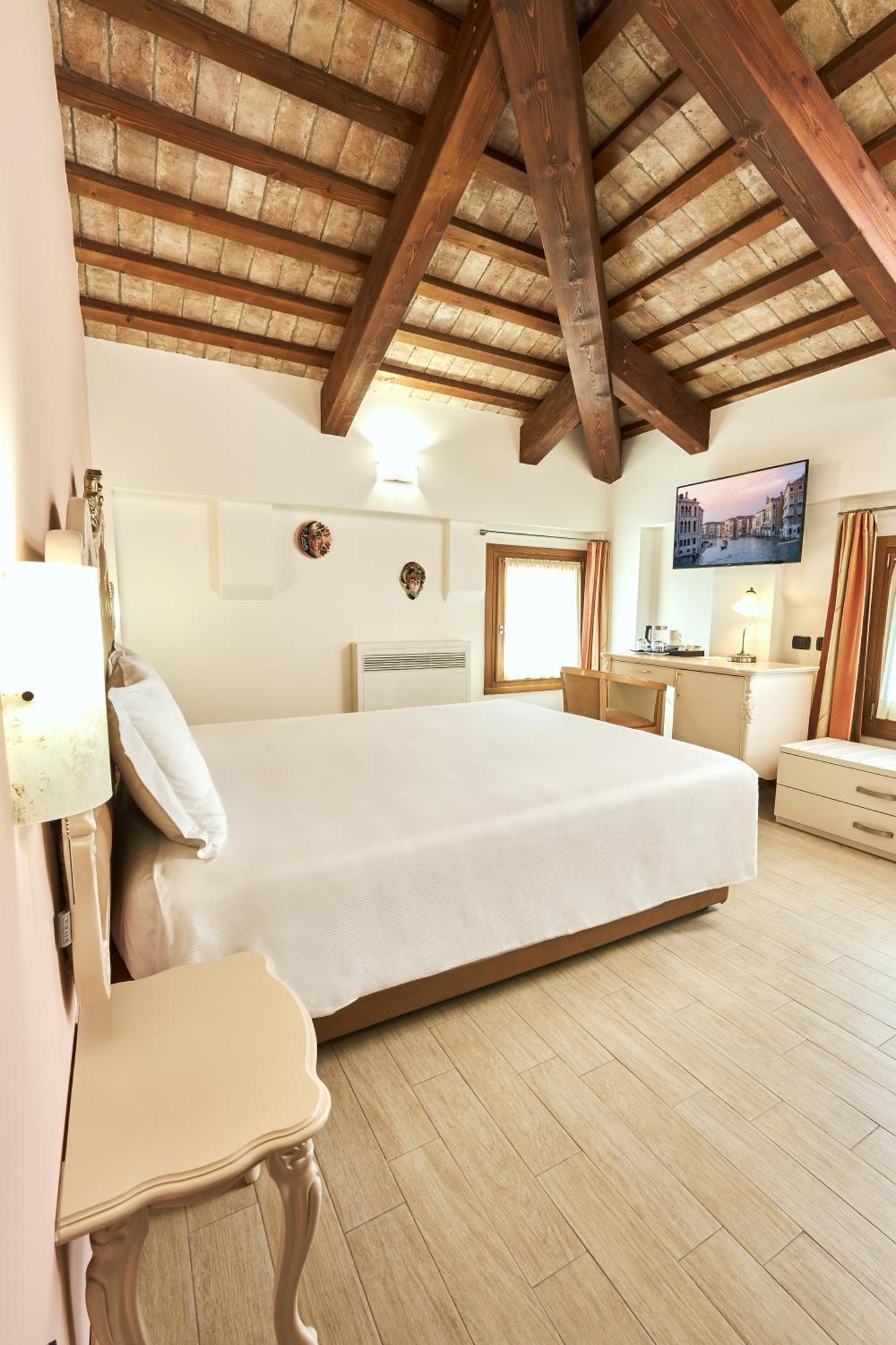 Albergo Antica Corte Marchesini Campagna Lupia Ngoại thất bức ảnh