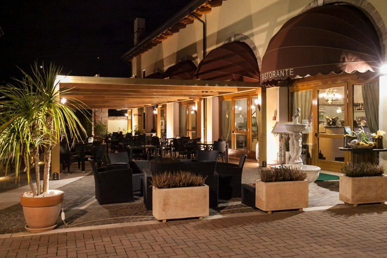 Albergo Antica Corte Marchesini Campagna Lupia Ngoại thất bức ảnh