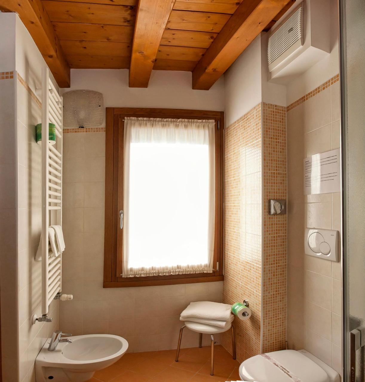 Albergo Antica Corte Marchesini Campagna Lupia Ngoại thất bức ảnh
